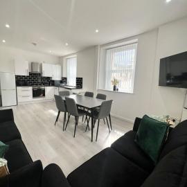 Welsh Getaway Apartment 2 - Town Centre, hotel u gradu Dowlais