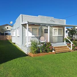 The Wallnutt Nook - Waihi Beach Holiday Home