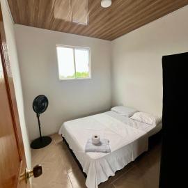 Apartamento independiente, fresco y cómodo, hotel in Acacías