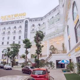 Duc Huy Grand Hotel and Spa, hotelli kohteessa Lào Cai