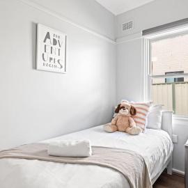 Rustic Single Room - Centrally Located at Narwee - Shared Bathroom