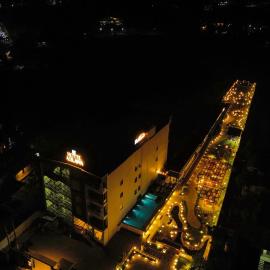 Hotel Aikawa, hotel en Sauraha