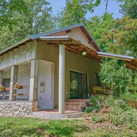 Kuća za odmor EDEN, hotel in Cernik