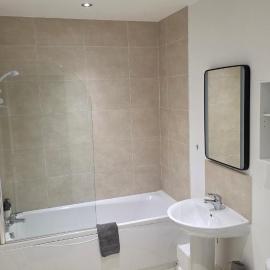 4 Bedroom Home Tameside Greater Manchester Sleeps 8