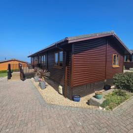 Ocean View Lodge - Sea Views & Decking