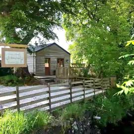 Cysgod Bach & Caban y Saer Cottages, hotel v destinaci Bala