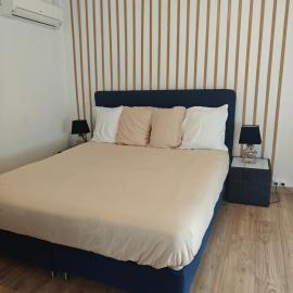 Chambre climatisée cosy Auberge du Manala Hôtel 24-24: Saint-Louis şehrinde bir otel