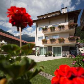 Appartamento Rose Di Bosco, hotel v destinaci Predazzo
