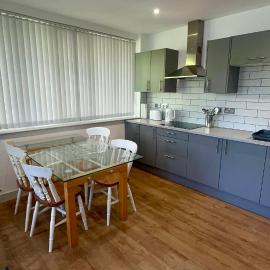 Spacious 2 Bedroom Flat City Centre, hotel in Cannock