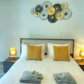 Luxury penthouse with jacuzzi on sun terrace APIC1-2