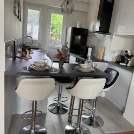 Appartement chaleureux et spacieux T3, хотел в Лимож