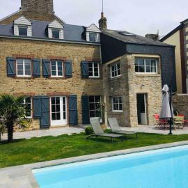 Jolie Maison avec piscine, proche Mt St Michel, hotel in Avranches