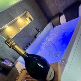 Suite avec spa privatif - Cité Thermale – hotel w mieście Châtel-Guyon