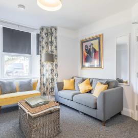 Modern 4-Bedroom Home in Central Cambridge with Parking