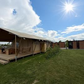 Camping Hofstede Zonnevliet - Safaritent, hotel in Zonnemaire