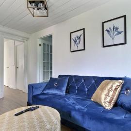 Cozy 2BR - 2 King Beds & 2 Parking - 8min to Old Town, hotel v mestu Quebec