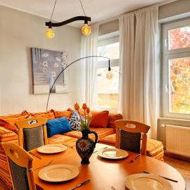 Komfort-Apartment Wuppertal mit 3 SZ & gemütliches Wohnzimmer, hotelli kohteessa Wuppertal