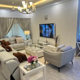 THE AFRICAN PALACE- Free Airport Pick up - High Speed Starlink WiFi - Car Rental, hotel di Tamale