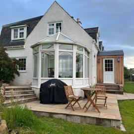 Marsco Apartment - Garden & Patio - Sea Views, hotel Strathcarronban