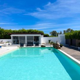 VILLA A CASA DI BETTY - Spacious & Bright Apartment with Private POOL - An Oasis of Peace to relax and recharge, ξενοδοχείο σε Torre Tre Ponti