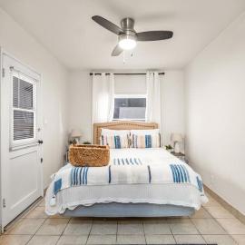 Beachside Apt with Laundry Steps to the Shore