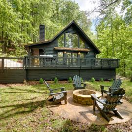 5 Mi to Helen: Hideaway w/ Deck & Grill!, hotel en Sautee Nacoochee