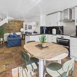 Host & Stay - Luna Cottage