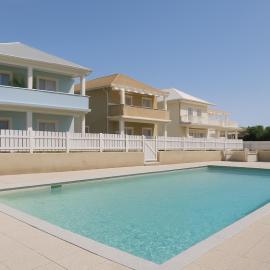 White-Villetta con Piscina, Giardino e Parcheggio
