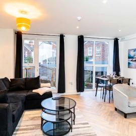 Spacious 2 Bedroom Apartment in Central Tonbridge, hotell sihtkohas Kent