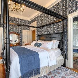 Free Parking & Private Bath Mandeville King Suite in a Charming 1888 Victorian House, hotel v mestu Savannah