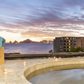 Stunning 2 BR with Ocean Views & Jacuzzi by the Beach