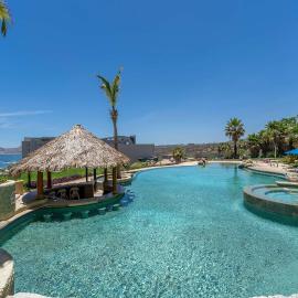 Stunning 2 BR with Ocean Views & Jacuzzi by the Beach