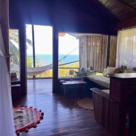 Iwa Zaru Sea view treehouse Free park tour & breakfast, hotel u gradu Kepos