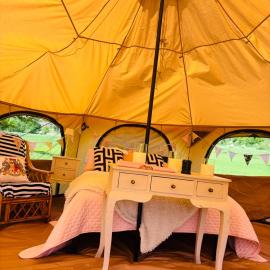 Farmstay riverside YURT firepit bbq activities, hotel in Bramfield