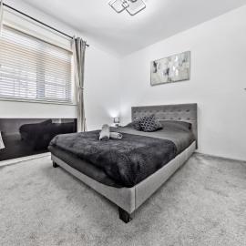 Bromley 2 Bed House with Free Parking, 30 mins to Central London, Sleeps 6