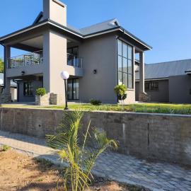 Diamond and Pearl Holiday Home