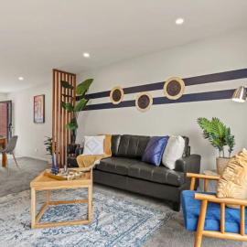Warm and Bright 2 Bed Townhouse