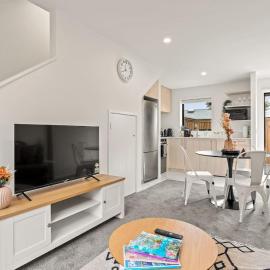 Suburban Hideaway in Henderson, hotelli Aucklandissa