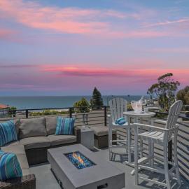 Penthouse Steps from Victoria Beach 180 degree ocean views、ラグーナ・ビーチのホテル