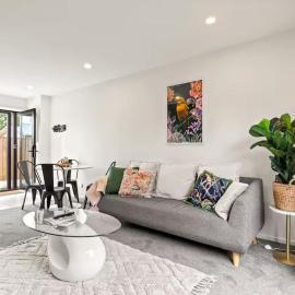 Vibrant 2 bed Henderson Abode