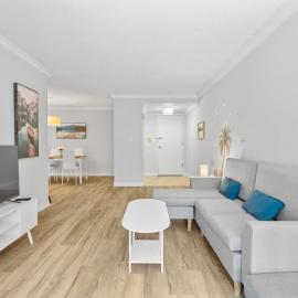 Downtown 2BR plus Den Condo with Parking, Walk to Hotspots