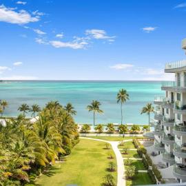 4 Bedroom Cable Beach Condo with Balcony