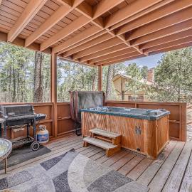 Condo w/ Hot Tub ~ 4 Miles to Ruidoso Winter Park!