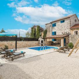 Cassa Antica with outdoor pool, near Poreč: Rapavel şehrinde bir otel