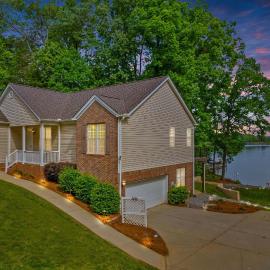 Castaway Cove -Lake Norman Waterfront Home with Private Dock