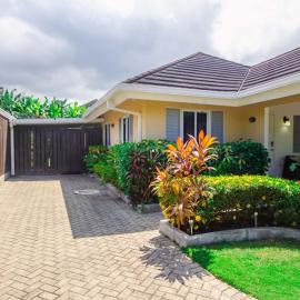 3BR Retreat with Pool, Gym & Private Beach Access in Richmond Estate