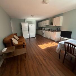 2 bedroom Suite with private entrance, hotel en Langley