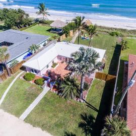 Salty Dog direct oceanfront luxurious retreat!, hotel Indialanticban