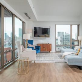 Upscale 4BR Penthouse with Gym & Parking near MGH & TUFTS