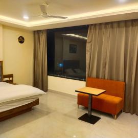 PCR Continental, hotel sa Dehradun